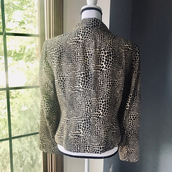 NEW Animal Print Jacket-Lightweight Silky Fabric - Picture 3 of 3